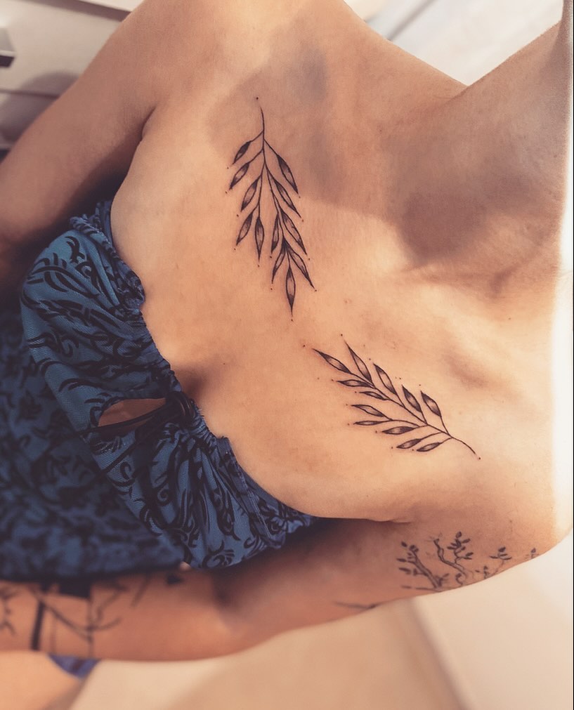 Tatouage floral delicat